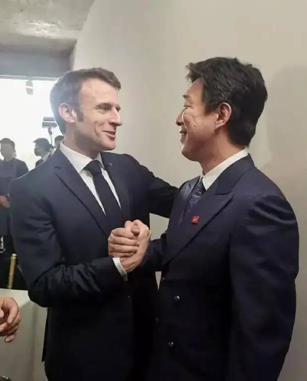 法国总统马克龙来访，为什么接待人的是黄勃？
